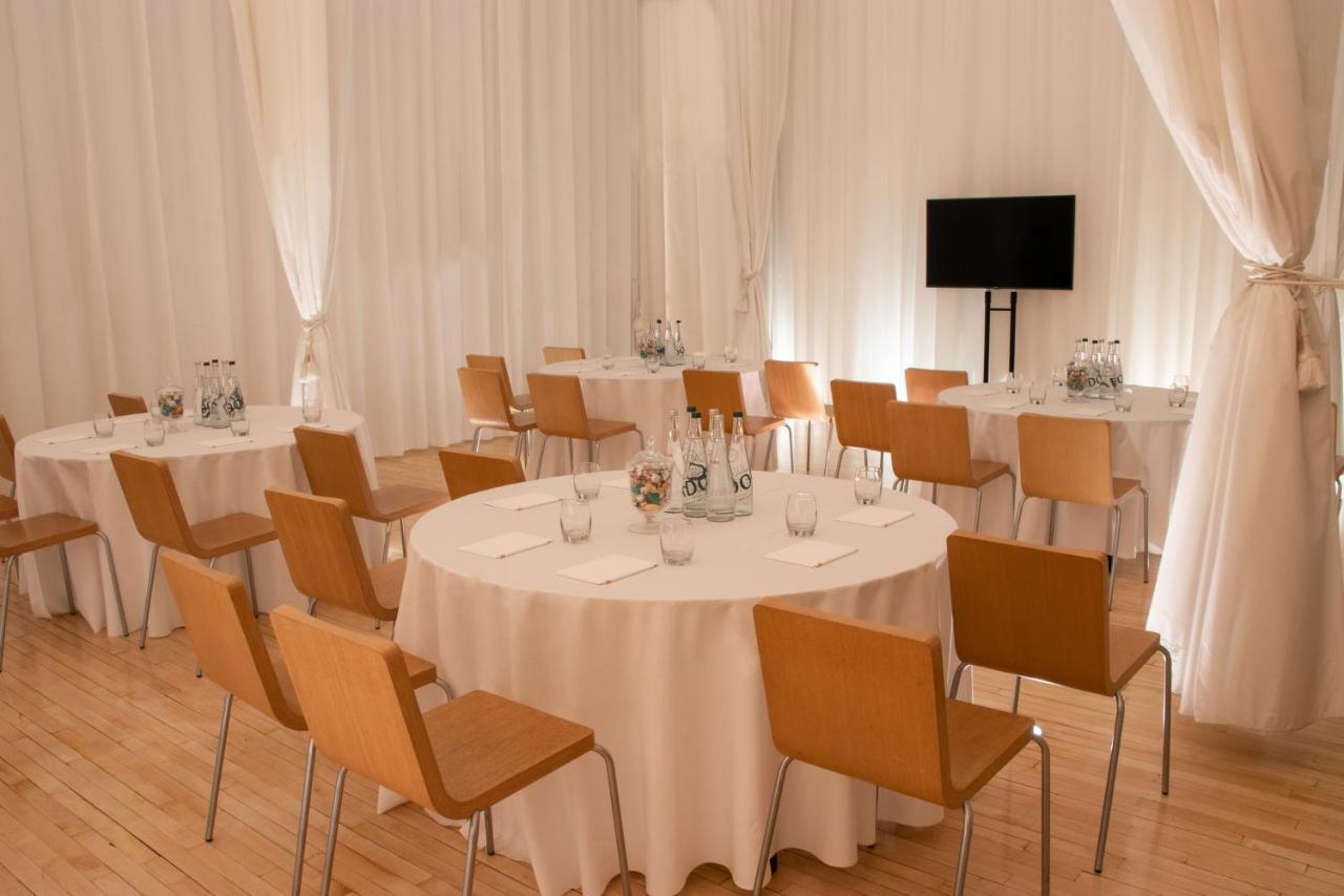 Sanderson Лондон Екстер'єр фото The interior of the main hall