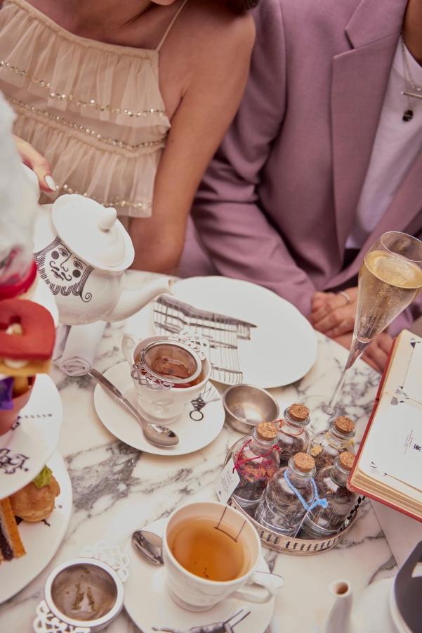 Sanderson Лондон Екстер'єр фото Hot chocolate at the Café de Paris