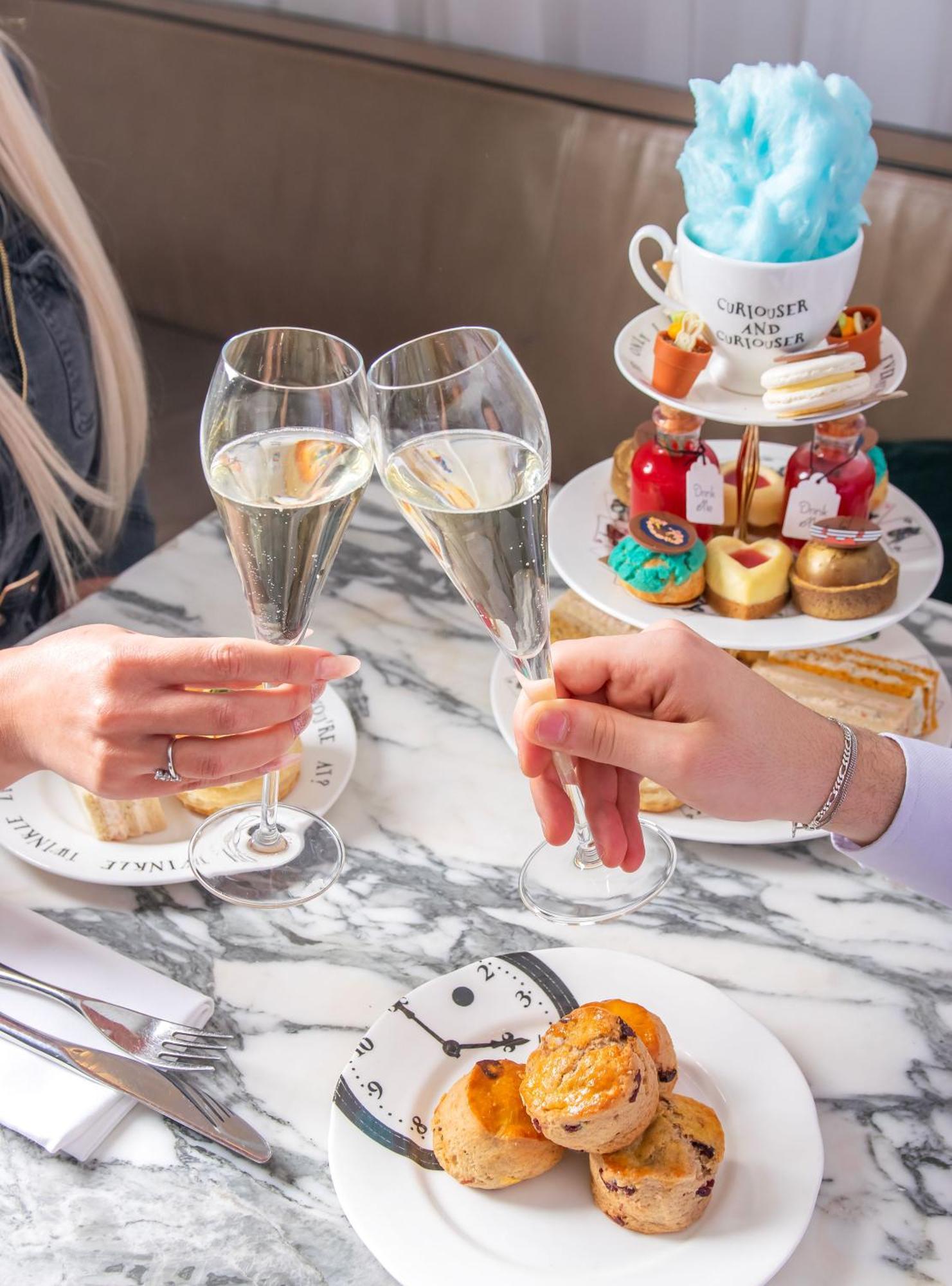 Sanderson Лондон Екстер'єр фото Champagne and afternoon tea