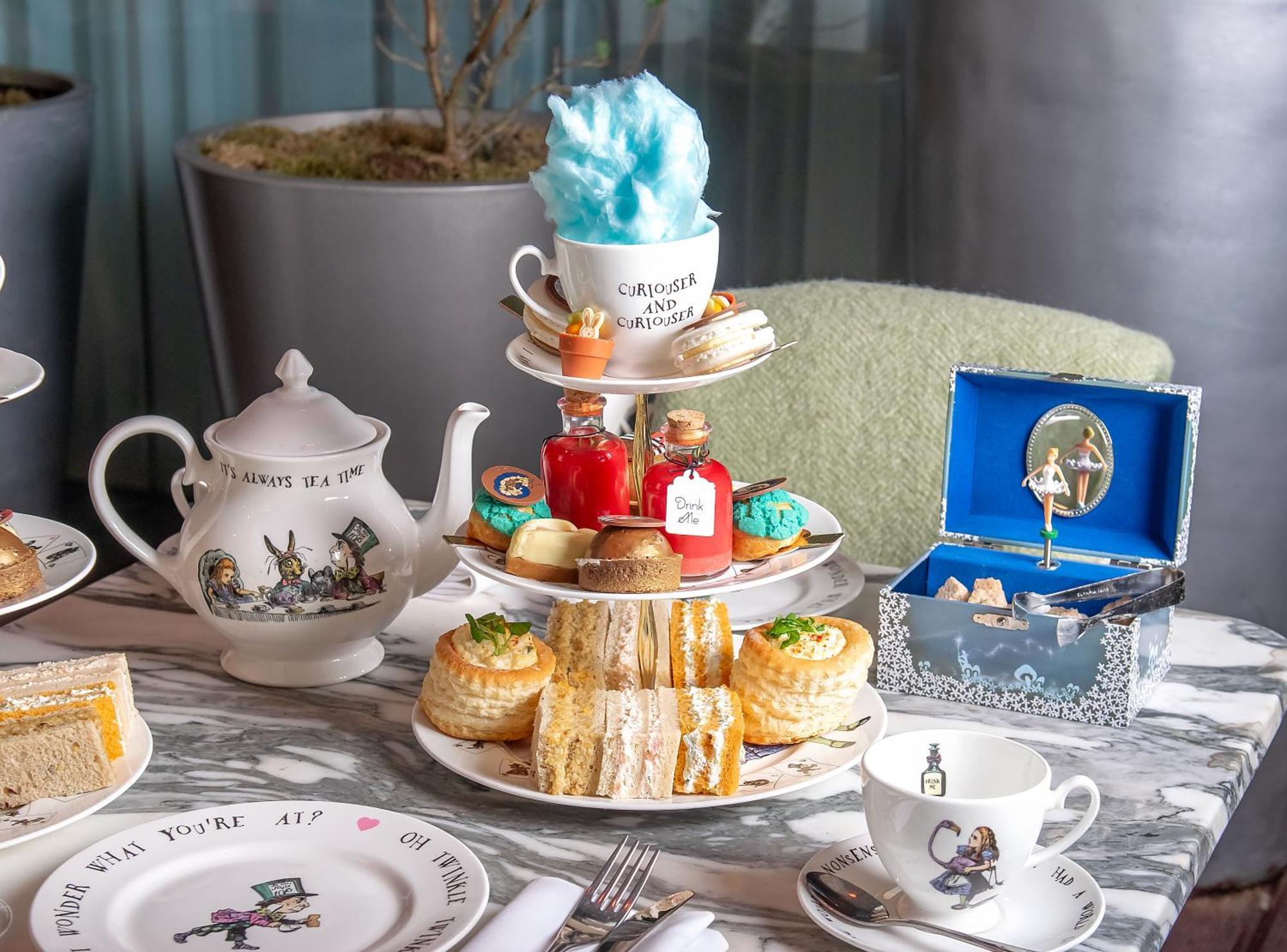 Sanderson Лондон Екстер'єр фото Afternoon tea at the St Pancras Renaissance Hotel, London